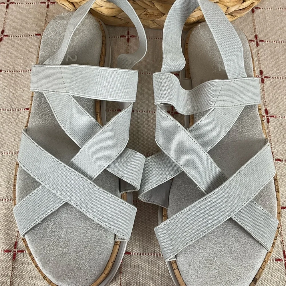 B-52 Bullboxer “Primm” Sandals Light Grey Strappy Open Toe Sz 10 Stretchy Fit - Picture 7 of 7